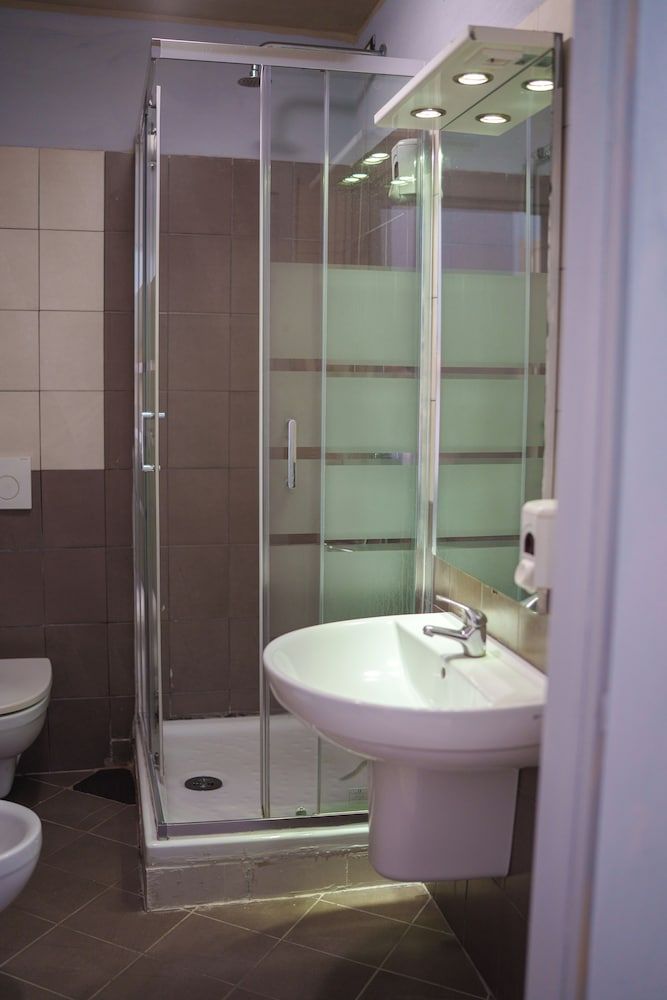 Lion University & Youth Hostel Milano Shared Dormitory, Women only, Shared Bathroom 80