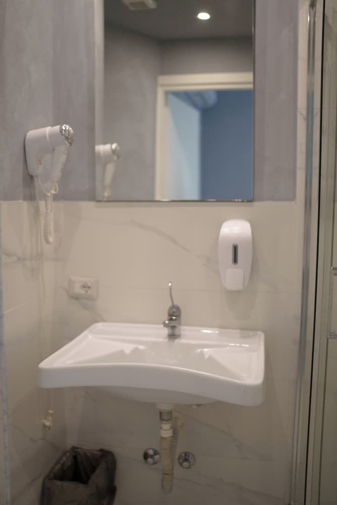 Lion University & Youth Hostel Milano Shared Dormitory, Women only, Shared Bathroom 90