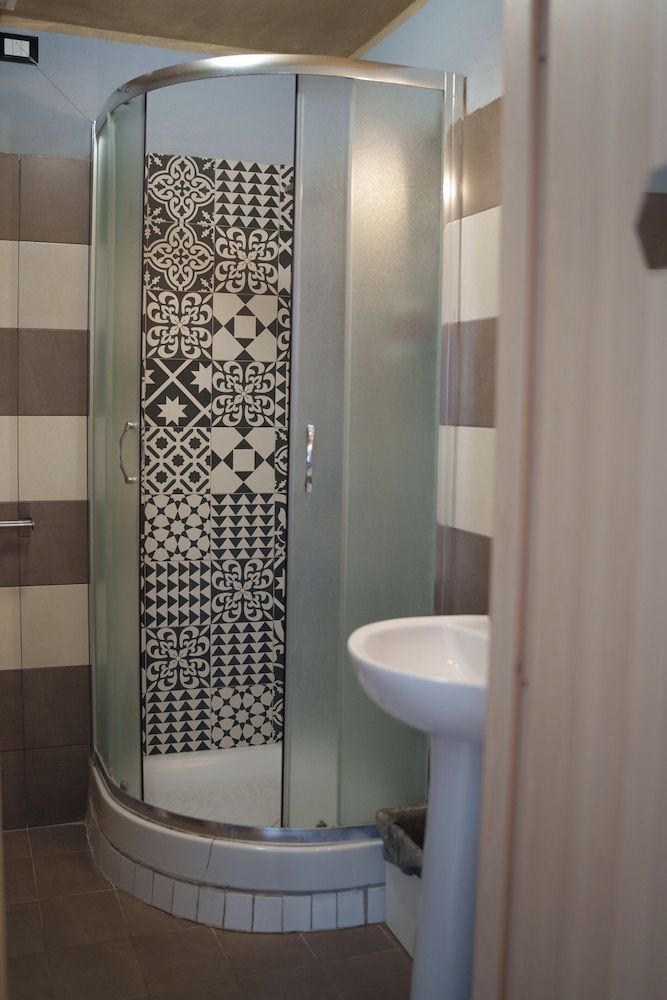 Lion University & Youth Hostel Milano Shared Dormitory, Women only, Shared Bathroom 79