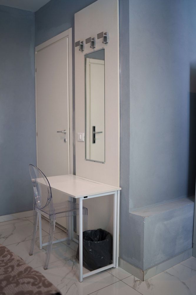 Lion University & Youth Hostel Milano Shared Dormitory, Women only, Shared Bathroom 86