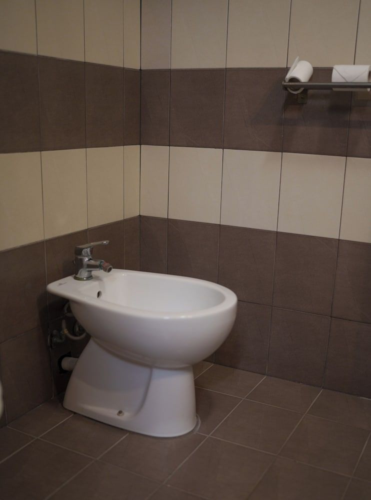 Lion University & Youth Hostel Milano Shared Dormitory, Women only, Shared Bathroom 76