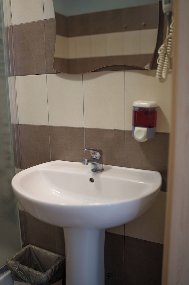 Lion University & Youth Hostel Milano Shared Dormitory, Women only, Shared Bathroom 78