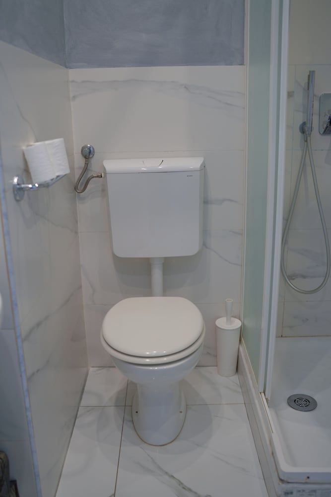 Lion University & Youth Hostel Milano Shared Dormitory, Women only, Shared Bathroom 93