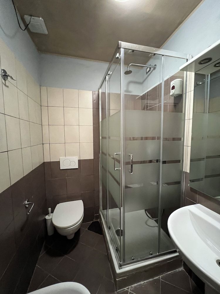 Lion University & Youth Hostel Milano Shared Dormitory, Women only, Shared Bathroom 63