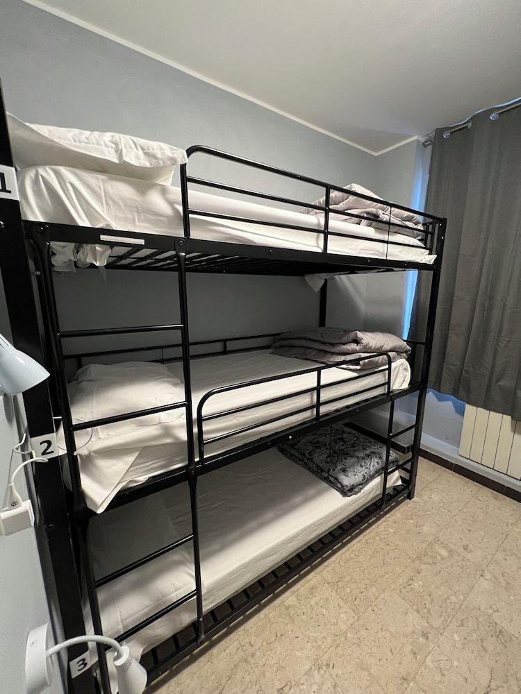 Lion University & Youth Hostel Milano Shared Dormitory, Women only, Shared Bathroom 15