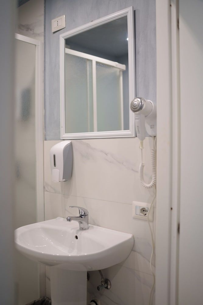 Lion University & Youth Hostel Milano Shared Dormitory, Women only, Shared Bathroom 91