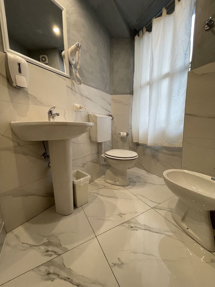 Lion University & Youth Hostel Milano Shared Dormitory, Women only, Shared Bathroom 53