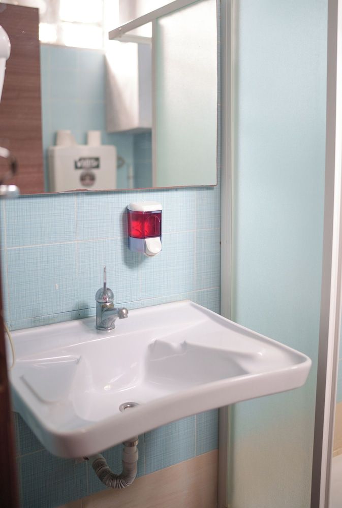 Lion University & Youth Hostel Milano Shared Dormitory, Women only, Shared Bathroom 77