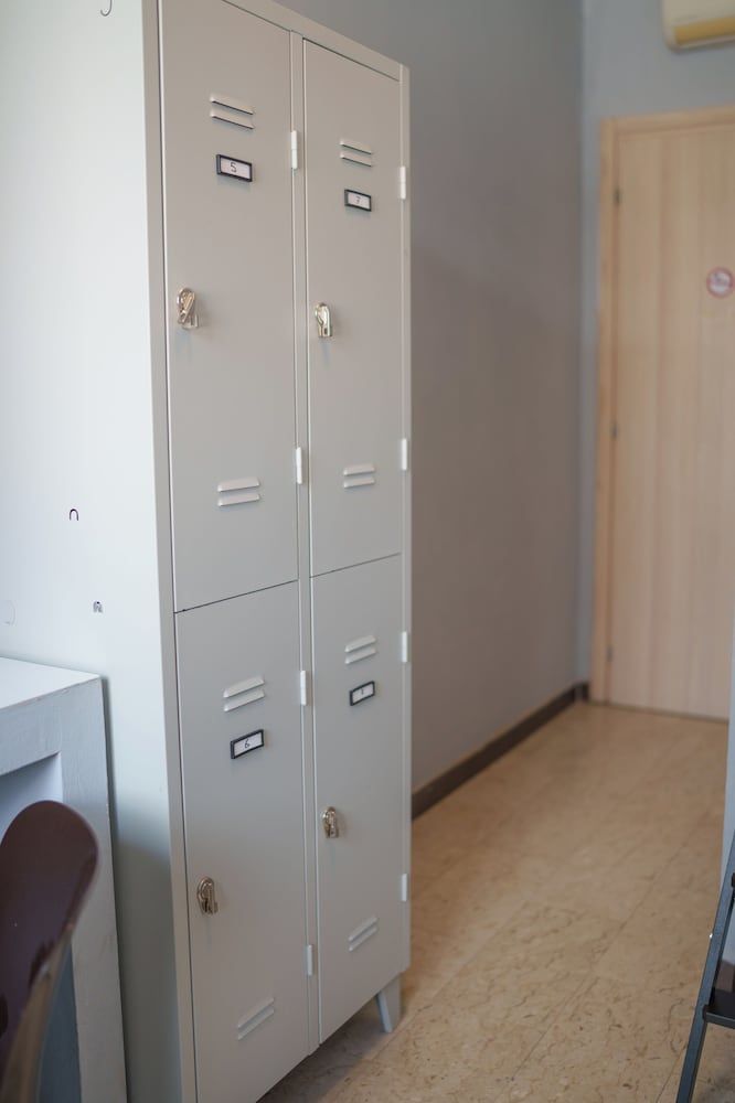 Lion University & Youth Hostel Milano Shared Dormitory, Women only, Shared Bathroom 101