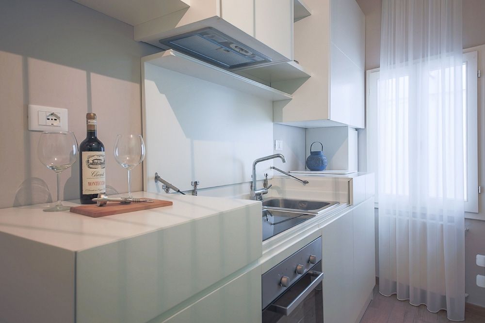 undefined Pinzochere White 5