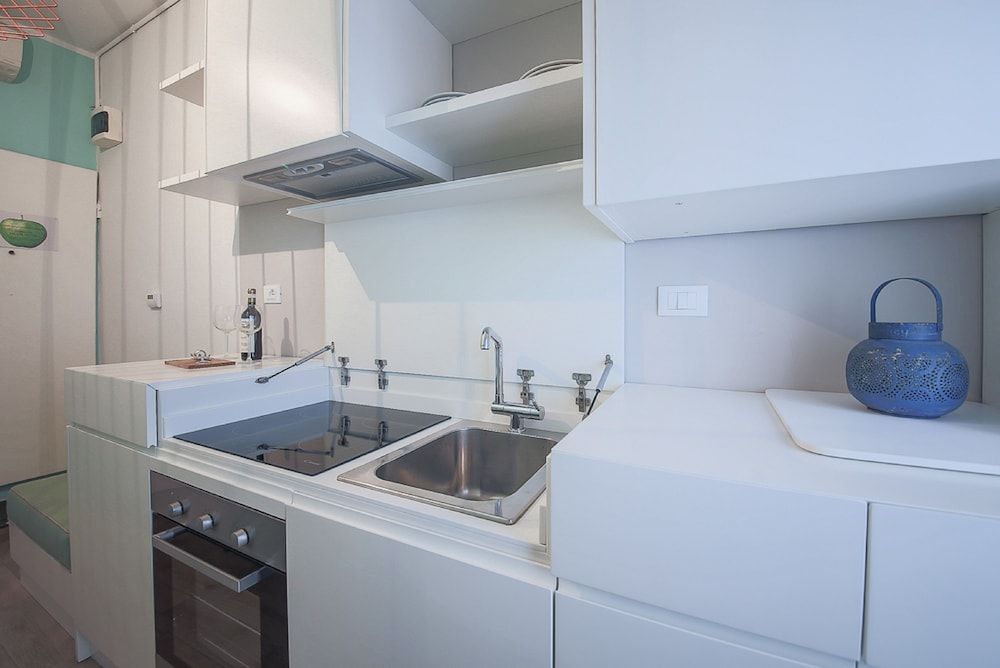 undefined Pinzochere White 6