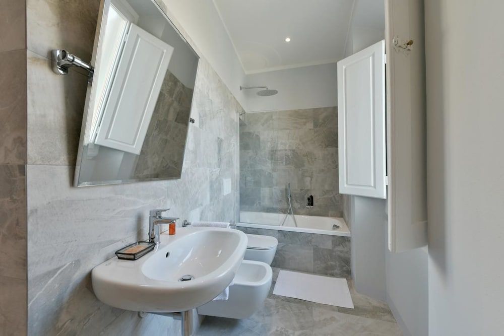 Santa Croce Deluxe Apartment, 4 Bedrooms 40