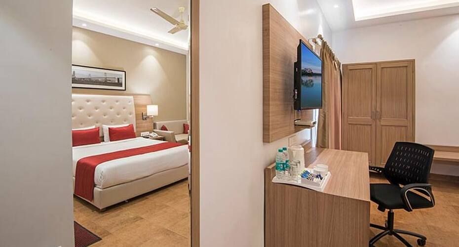 Kalinga Hotel Deluxe Room (No or Small Windows) 2