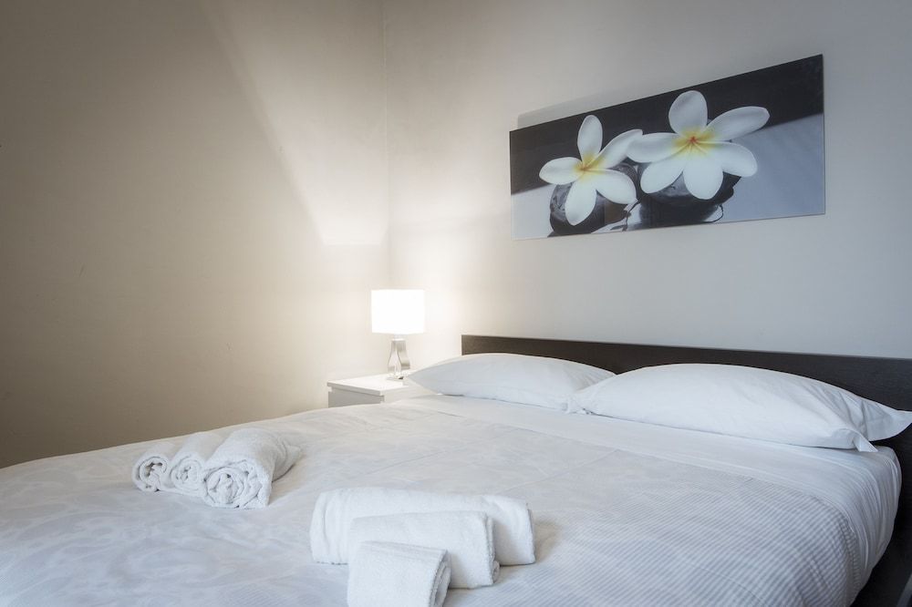 undefined Stylish Anguillara 2