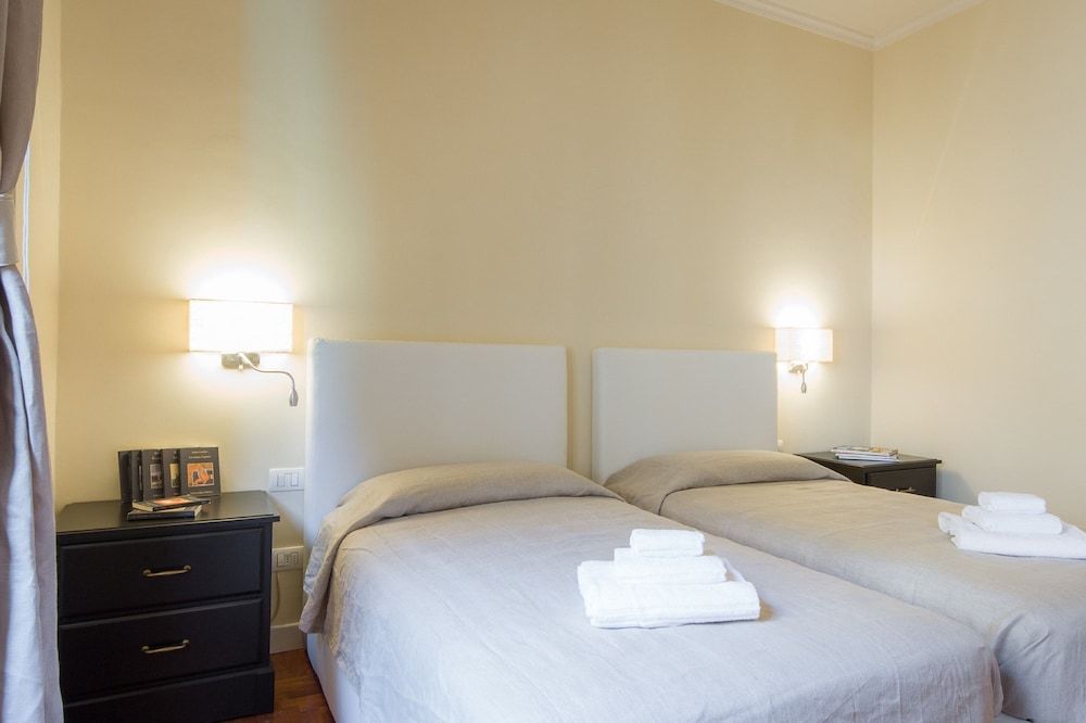 undefined Santa Maria Suite 5