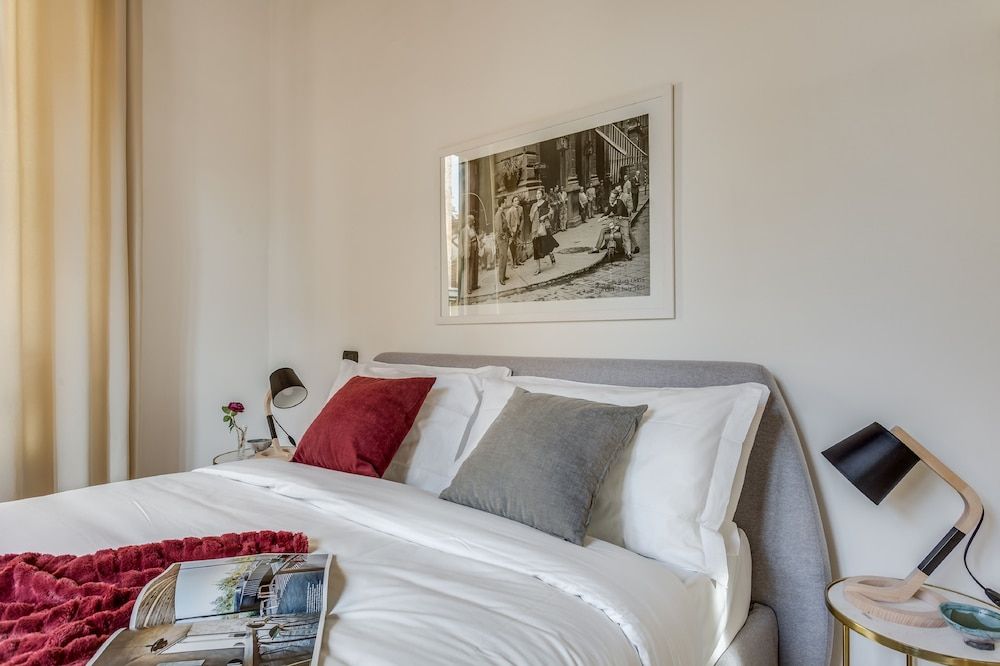 undefined Luna Chic 6