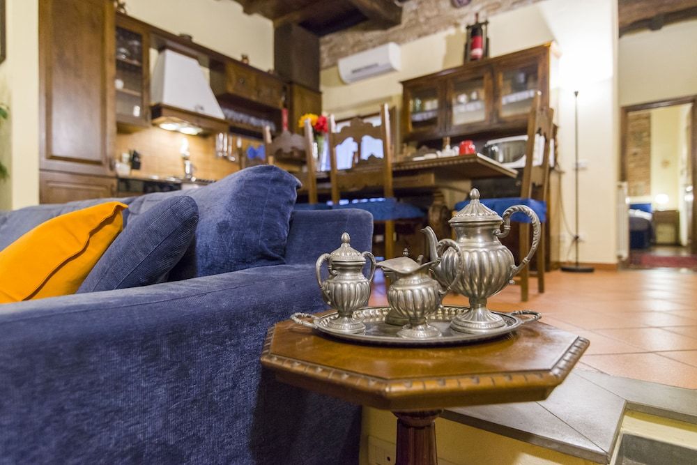 undefined Florence Ariento Romantic Apartment 9