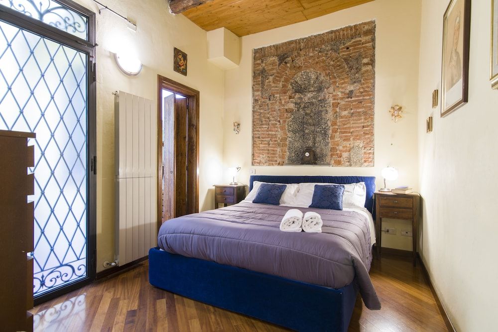 undefined Florence Ariento Romantic Apartment