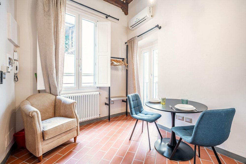 Lambertesca Mono Studio 6