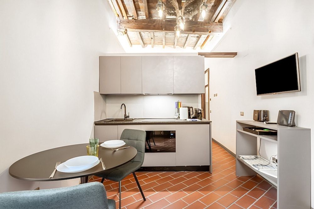 undefined Lambertesca Mono 5