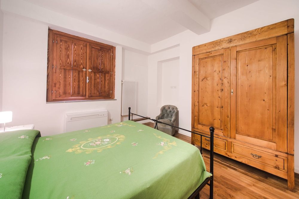 undefined Well-Kept Apartment Short Walk to The Duomo 6