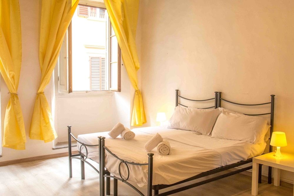 undefined Spacious 4BD Apt Near the Duomo 10