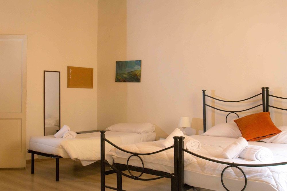 undefined Spacious 4BD Apt Near the Duomo 6