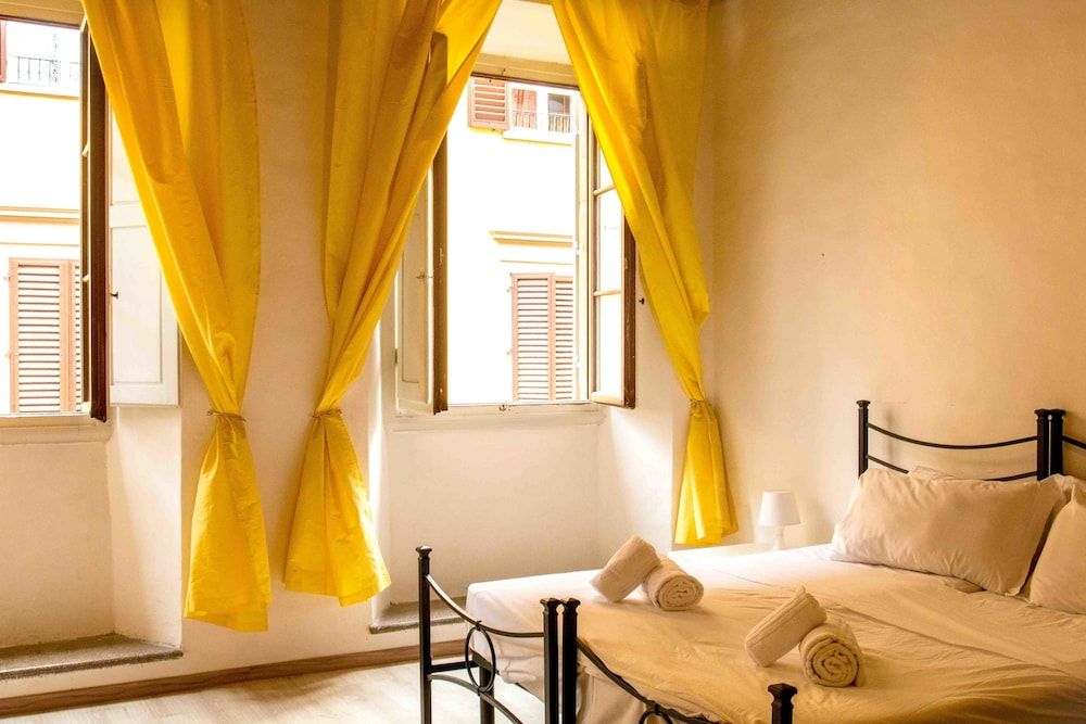 undefined Spacious 4BD Apt Near the Duomo 9
