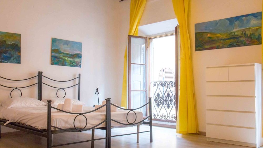 undefined Spacious 4BD Apt Near the Duomo 7