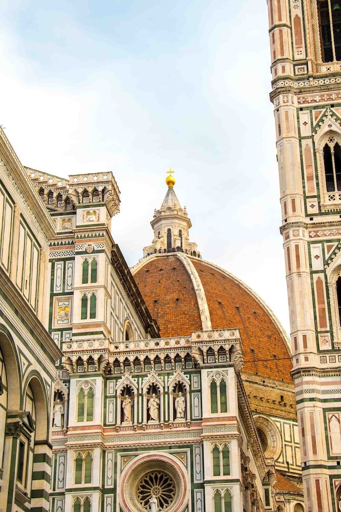 undefined Spacious 4BD Apt Near the Duomo 4