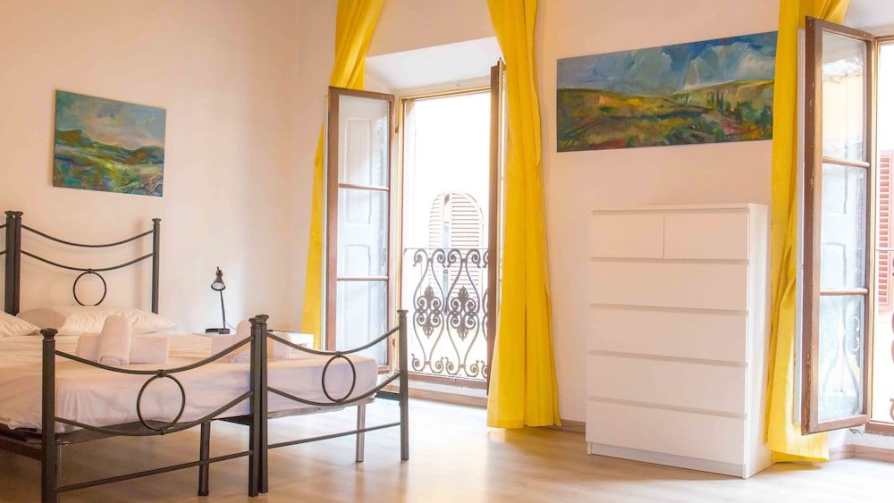 undefined Spacious 4BD Apt Near the Duomo