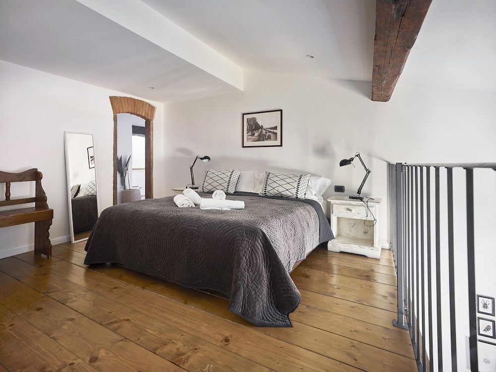 undefined A Few Steps to The Duomo Adorable 1BD Apt 3