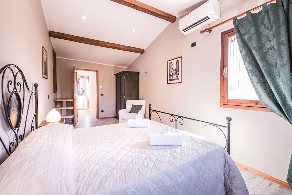 undefined A Few Steps to The Duomo Elegant 2BD Apt