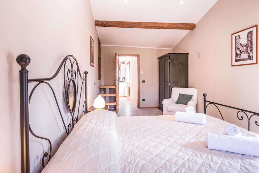 A Few Steps to The Duomo Elegant 2BD Apt Apartment, 2 Bedrooms 8