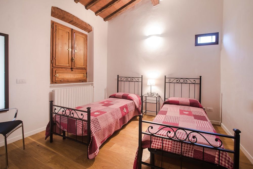 undefined Central Location in Florence Inviting 3BD Apt 6