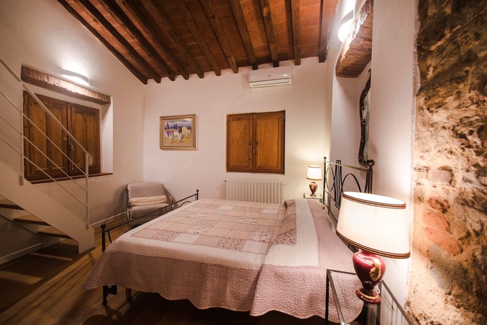 undefined Central Location in Florence Inviting 3BD Apt 7