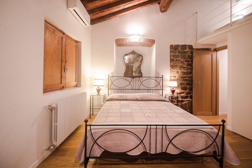 undefined Central Location in Florence Inviting 3BD Apt 5