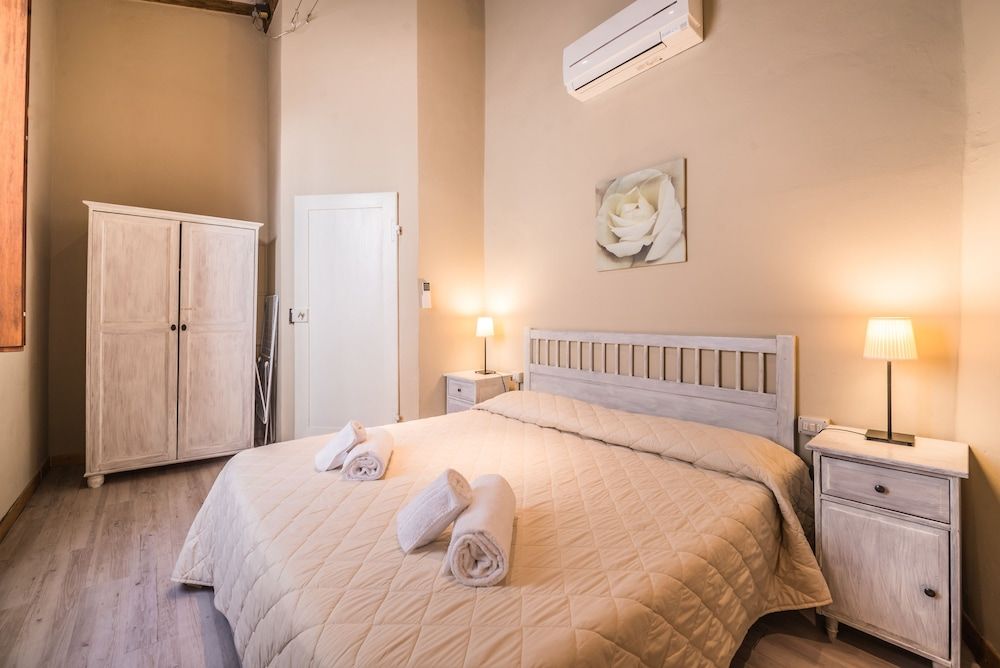 undefined A Few Steps to The Duomo Enchanting 2BD Apt 6