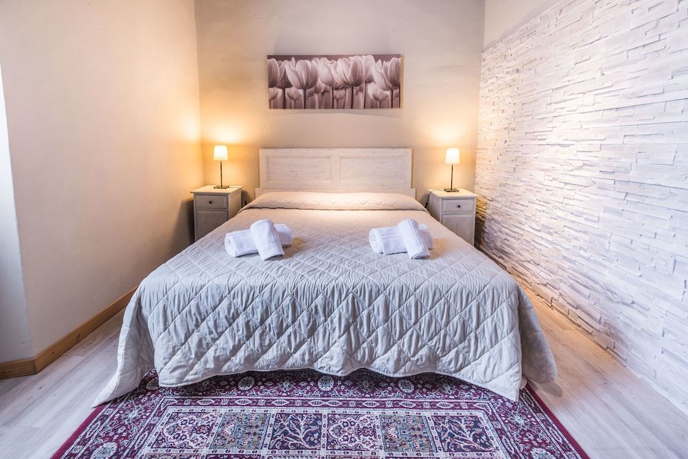 undefined A Few Steps to The Duomo Enchanting 2BD Apt 2