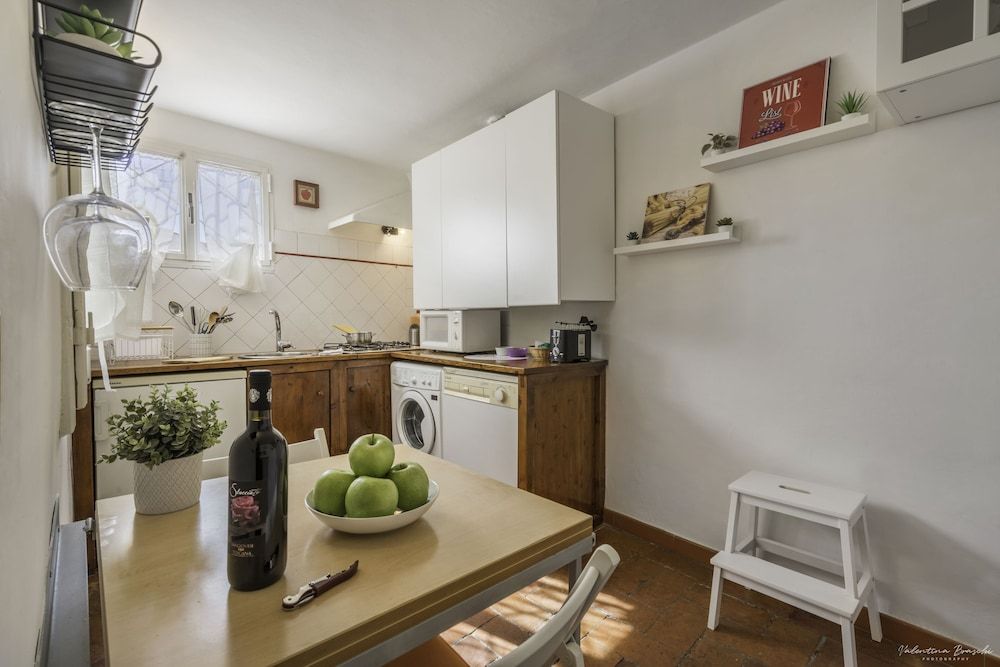 Wine Apartments Florence Prugnolo Romantic Apartment, 1 Bedroom 10