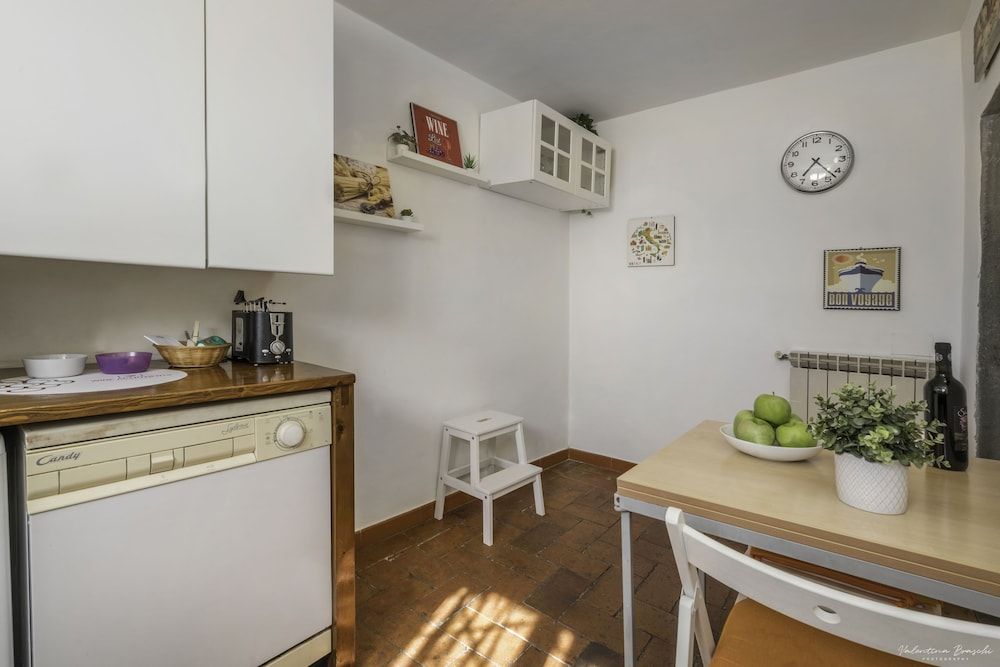 Wine Apartments Florence Prugnolo Romantic Apartment, 1 Bedroom 9