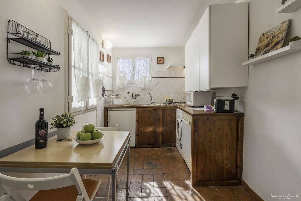 Wine Apartments Florence Prugnolo Romantic Apartment, 1 Bedroom 8