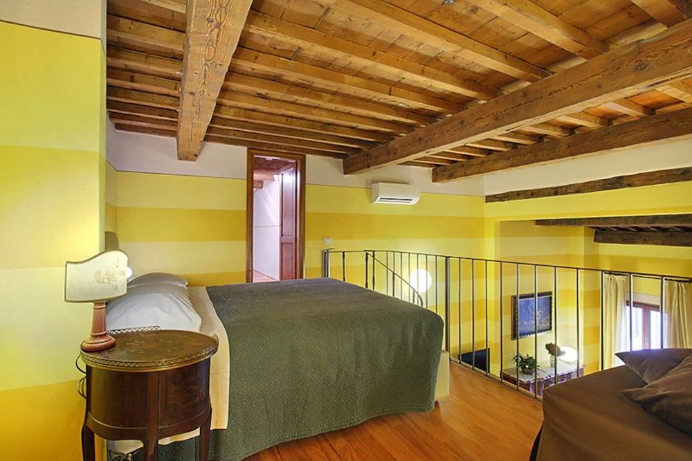 Appartamento Puccini Apartment, Balcony (Fanciulla del West) 2