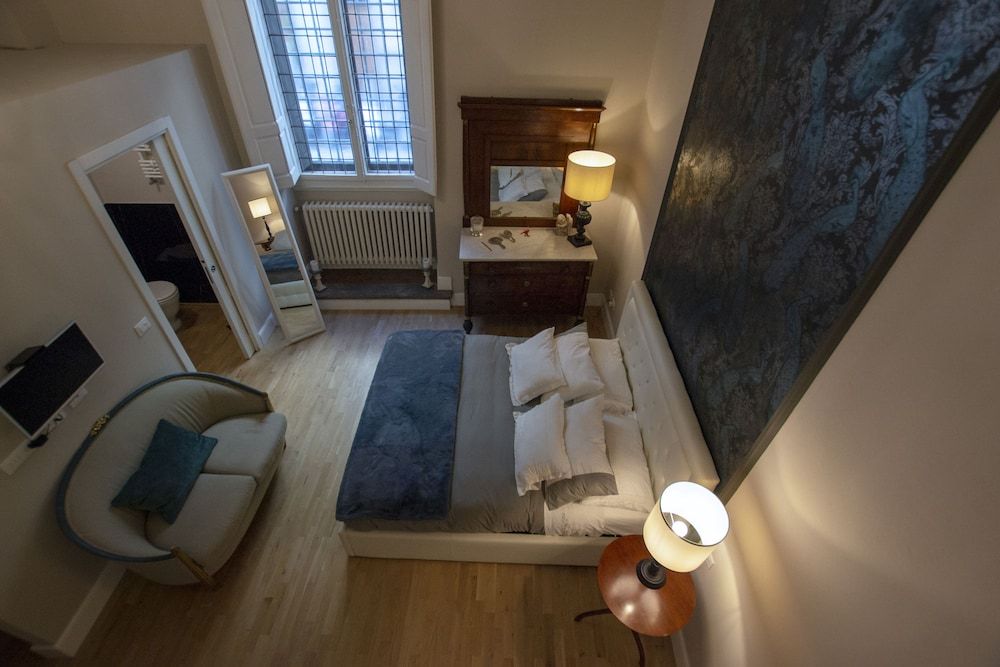 undefined Flora Historical Luxury House 6