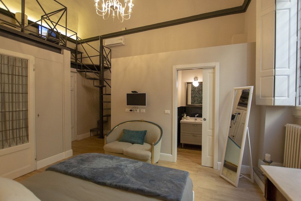 undefined Flora Historical Luxury House 7