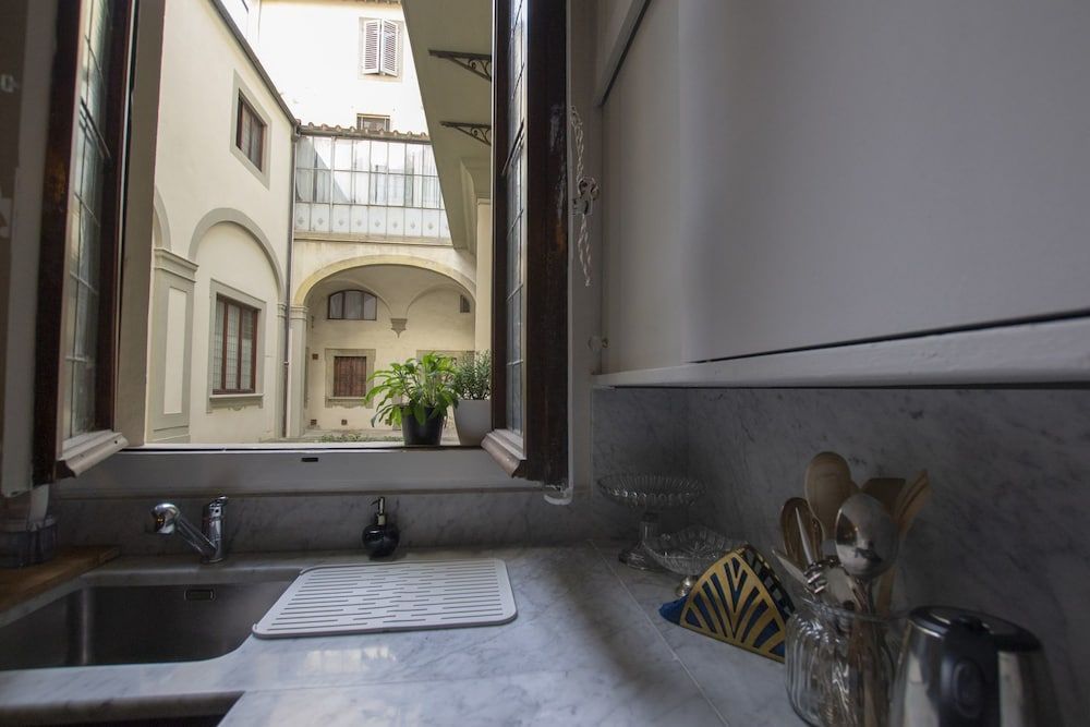 undefined Flora Historical Luxury House 3