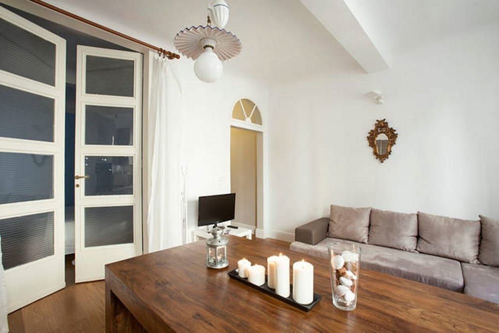 undefined Carmine Suite 5