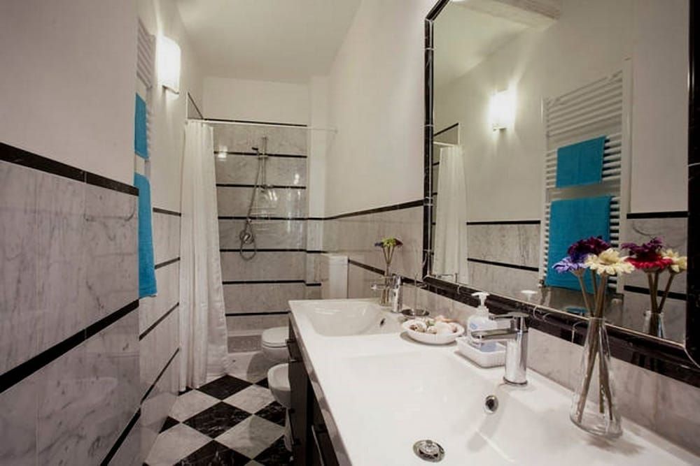 undefined Carmine Suite 8