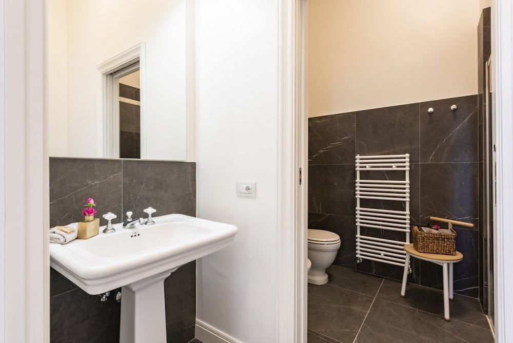 Brunelleschi Stylish Apartment, 2 Bedrooms 34