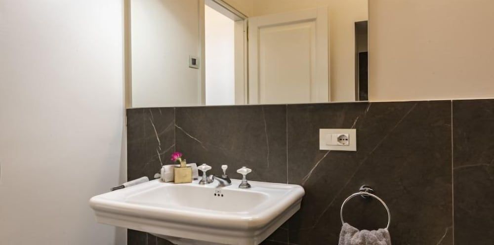 Brunelleschi Stylish Apartment, 2 Bedrooms 35